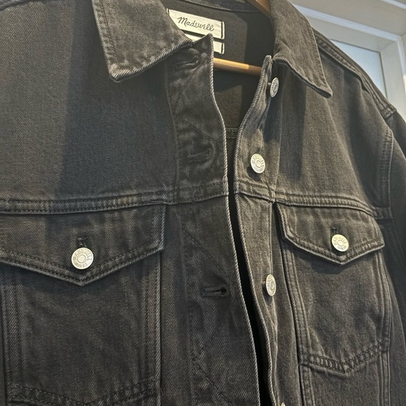 Madewell Oversized Trucker Jean Jacket in Washed Black - Picture 6 of 7